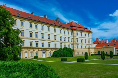 Çek Cumhuriyeti Valtice Şatosu 'nda yaz günü.