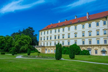 Çek Cumhuriyeti Valtice Şatosu 'nda yaz günü.