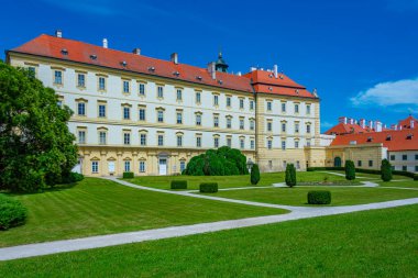 Çek Cumhuriyeti Valtice Şatosu 'nda yaz günü.