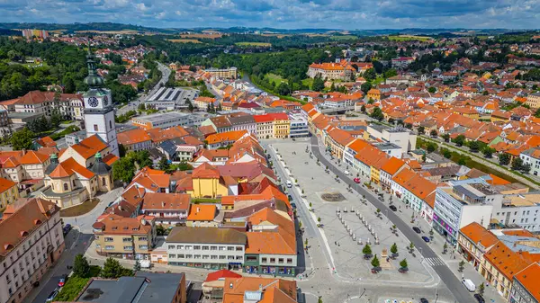 Çek Cumhuriyeti 'nin Trebic şehrinin yaz panoraması.