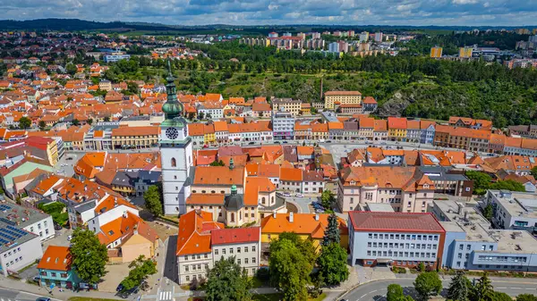 Çek Cumhuriyeti 'nin Trebic şehrinin yaz panoraması.