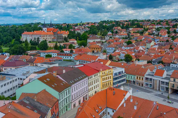 Çek Cumhuriyeti 'nin Trebic şehrinin yaz panoraması.