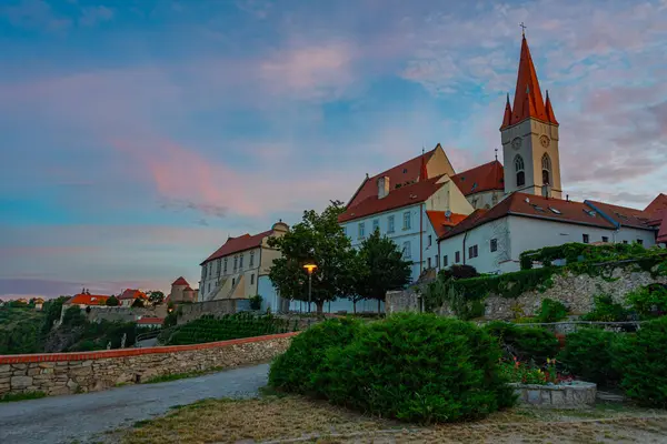 Çek Cumhuriyeti 'nin Znojmo kentindeki Aziz Niklas Kilisesi' nin gündoğumu.