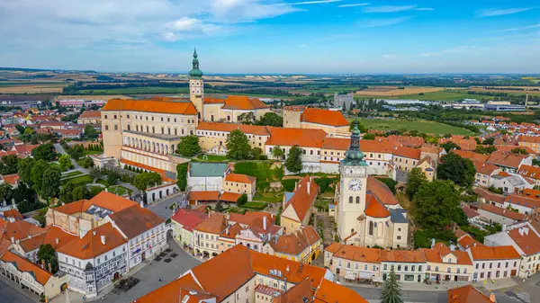 Çek Cumhuriyeti 'nden Mikulov' un hava manzarası.