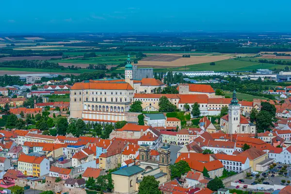 Çek Cumhuriyeti 'nden Mikulov' un hava manzarası.