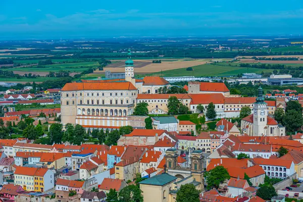 Çek Cumhuriyeti 'nden Mikulov' un hava manzarası.