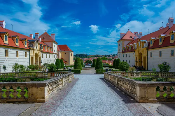 Çek Cumhuriyeti Valtice Şatosu 'nda yaz günü.