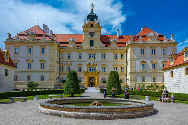 Çek Cumhuriyeti Valtice Şatosu 'nda yaz günü.