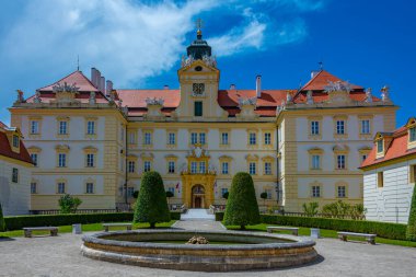 Çek Cumhuriyeti Valtice Şatosu 'nda yaz günü.