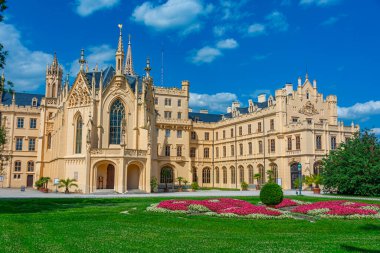 Çek Cumhuriyeti 'ndeki Lednice Şatosu' nda yaz günü.