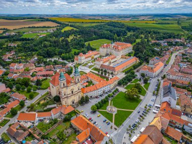Çek Cumhuriyeti 'nde Valtice Şatosu Panorama görünümü.
