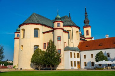 Litomysl, Çek Cumhuriyeti 'ndeki Piarist Kutsal Haç Keşfi Kilisesi.