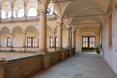 Çek Cumhuriyeti 'ndeki Litomysl kalesinde atari salonu.