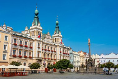 Çek Cumhuriyeti, Pardubice 'deki Pernstynske Namesti' de tarihi belediye binası.
