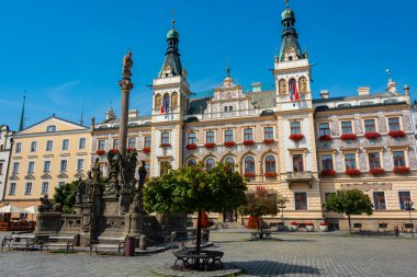 Çek Cumhuriyeti, Pardubice 'deki Pernstynske Namesti' de tarihi belediye binası.