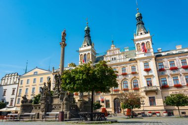 Çek Cumhuriyeti, Pardubice 'deki Pernstynske Namesti' de tarihi belediye binası.