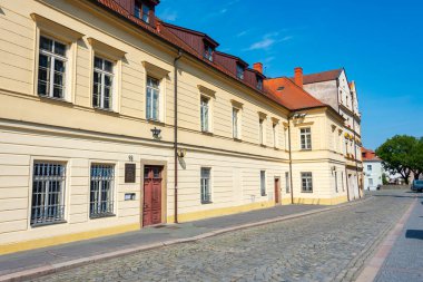 Çek Cumhuriyeti, Pardubice 'nin merkezinde renkli evler. IMAGE