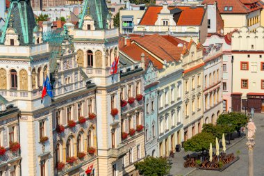 Çek Cumhuriyeti, Pardubice 'deki Pernstynske Namesti' de tarihi belediye binası.
