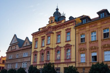 Çek kasabasında renkli evler Chrudi.IMAGE