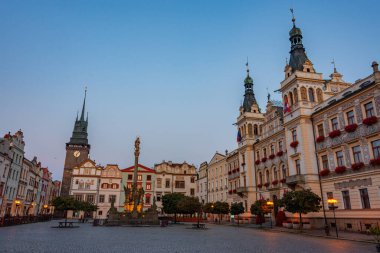 Çek Cumhuriyeti, Pardubice 'de Pernstynske namesti' nin gündoğumu görünümü.