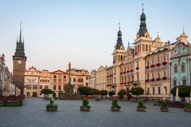 Çek Cumhuriyeti, Pardubice 'de Pernstynske namesti' nin gündoğumu görünümü.