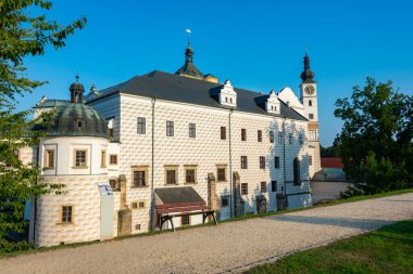 Pardubice Kalesi 'nin Gündoğumu - Çek Cumhuriyeti' nin Pardubice bölgesindeki Doğu Bohemya Müzesi.
