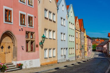 Çek Cumhuriyeti 'nde Horsovsky Tyn' in merkezinde renkli evler.