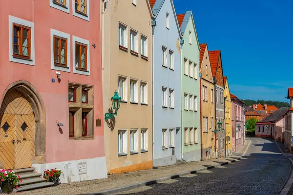Çek Cumhuriyeti 'nde Horsovsky Tyn' in merkezinde renkli evler.