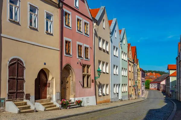 Çek Cumhuriyeti 'nde Horsovsky Tyn' in merkezinde renkli evler.