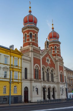 Çek Cumhuriyeti 'nin Pilsen kentindeki Büyük Sinagog' un Gündoğumu.