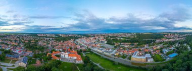 Çek Cumhuriyeti 'nde Trebic' in günbatımı manzarası.