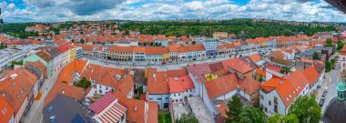 Çek Cumhuriyeti 'nin Trebic şehrinin yaz panoraması.