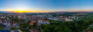 Çek Cumhuriyeti 'nde Trebic' in günbatımı manzarası.