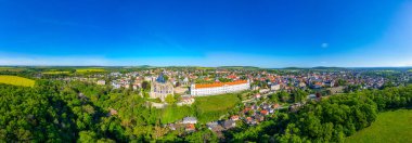 Çek Cumhuriyeti Kutna Hora 'da Cizvit Koleji ve Saint Barbara Katedrali manzarası.