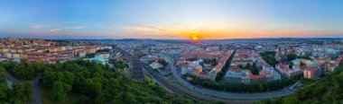 Çek Cumhuriyeti Prag 'da Florenc' in günbatımı manzarası.