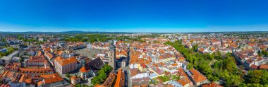 Çek Cumhuriyeti Ceske Budejovice 'deki ana meydanın panoraması.