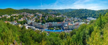 Çek Cumhuriyeti 'nde Karlovy Vary' nin hava görüntüsü.