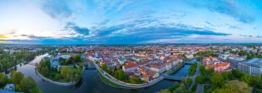 Çek Cumhuriyeti 'nde Ceske Budejovice' nin günbatımı manzara. IMAGE