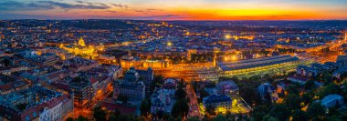 Prag 'ın Prag, Çek Cumhuriyeti' ndeki Rieger meyve bahçelerinden gün batımı manzarası.