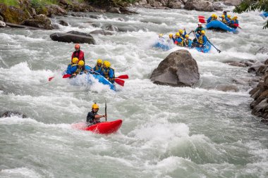 Rafting Noce nehri boyunca, Val di Sole, Trentino - İtalya.