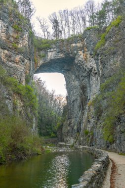 Doğal Köprü, Virginia. ABD - 28 Mart 2024 - Doğal Köprü Parkı. Virginia mı? ABD