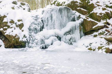 Patapsco Vadisi Eyalet Parkı 'nda Donmuş Şelale. Kış. Ellicott şehri. Maryland. ABD