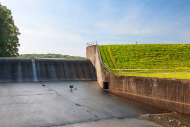 Logan gölünde su seviyesi çok düşük. Logan şehri. Hocking County 'de. Ohio mu? ABD