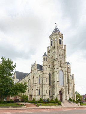 Kanton. Ohio mu? ABD - 20 Haziran 2025 - St. Peter Katolik Kilisesi. 1875 'te inşa edilmiş.