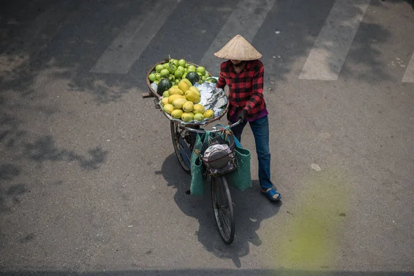 Miejscowy Sprzedawca Ulicy Hanoi Wietnam — Zdjęcie stockowe