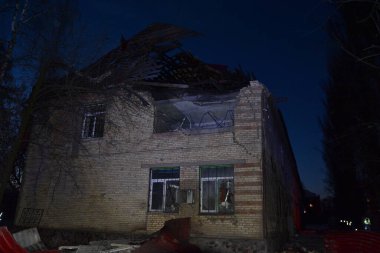 Yıkılmış bir ev, 14 Aralık 2022 'de Rusya' nın vurduğu İranlı İHA Shahed-136 'nın sonucu olarak görülebilir. Kyiv 'de Rus kuvvetlerinin erken saatlerde gerçekleştirdiği saldırılar nedeniyle on ayrı patlama meydana geldiği bildirildi.
