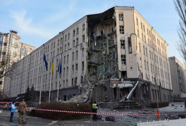 Rus kuvvetlerinin 31 Aralık 2022 'de Ukrayna' nın başkenti Kyiv 'i vurması sonrasında meydana gelen hasar. - Rus saldırıları Ukrayna 'nın başkenti Kyiv de dahil olmak üzere en az bir kişinin hayatını kaybettiği birçok bölgesini hedef aldı. 