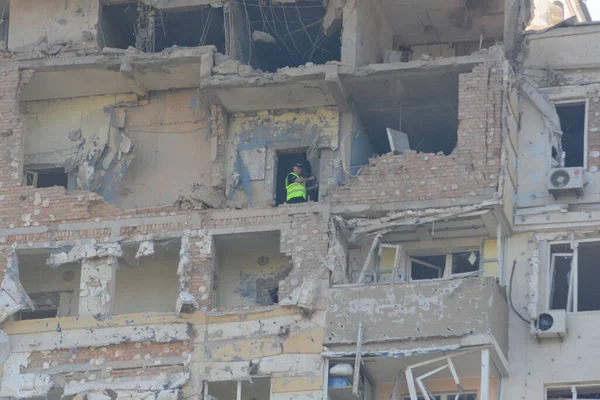 stock image A view of damaged residential building aftermath of nighttime drone attack in Kyiv, Ukraine amid Russia-Ukraine war on May 30, 2023