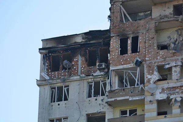 Een Blik Beschadigd Woongebouw Nachtelijke Drone Aanval Kiev Oekraïne Midden — Stockfoto