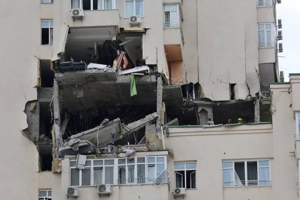 Redders Werken Plaats Van Een Flatgebouw Beschadigd Tijdens Russische Raketaanvallen — Stockfoto